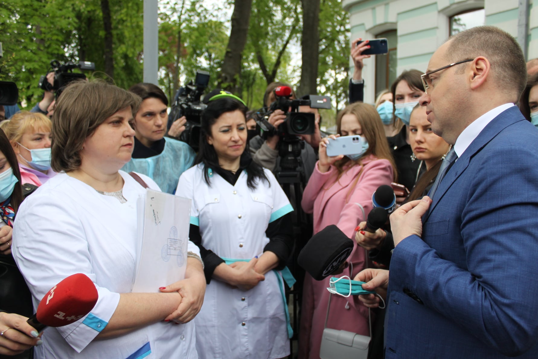 Будь як Ніна на День медсестри